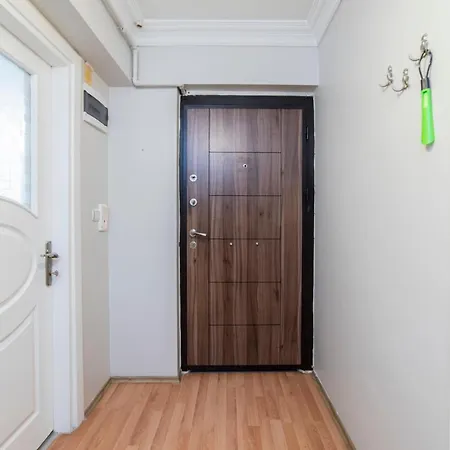 Apartment In Authentic Neighbourhood *