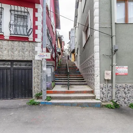 Apartment In Authentic Neighbourhood *